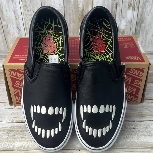 Vans classic slip on Fangs sneaker - Picture 3 of 5